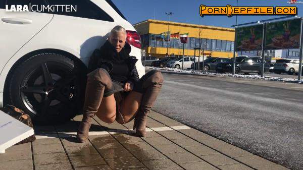 MDH: Lara Cumkitten - The crazy blonde pisses in public at the parking lot of the store (Germany, Amateur, Pissing, MyDirtyHobby) 1080p