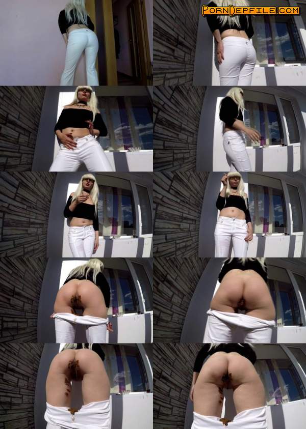 ScatShop: Janet - Dirty White Jeans (Scat) 1080p