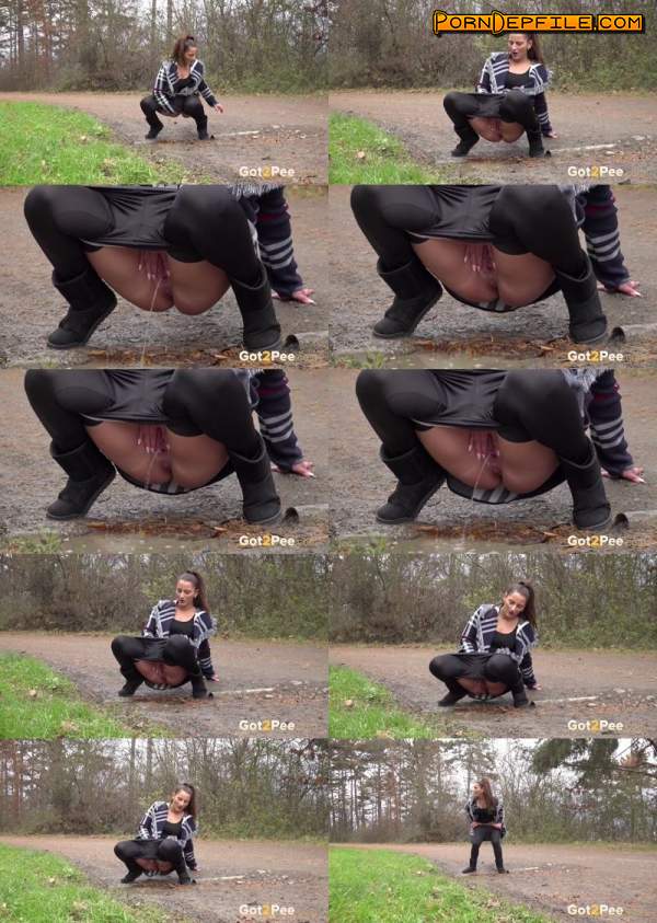 G2P: Topping Up A Puddle (HD Porn, Outdoor, Solo, Pissing) 720p