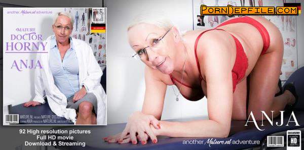 Mature.nl: Anja (EU) (45) - Mature Doctor Anja is alone at her practise and gets horny / 14413 (Toys, Masturbation, Solo, Mature) 1080p