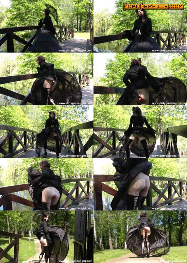 DirtyGardenGirl: Goth Lady prolapse public park walk (HD Porn, Fetish, Prolapse, Fisting) 720p